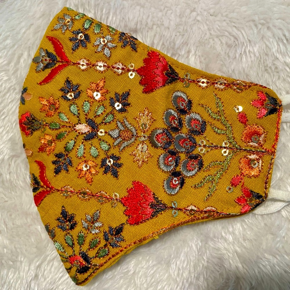 Hand embroidered pure linen face mask - Gold